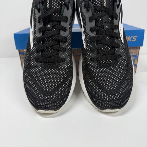 Athletic_Shoes